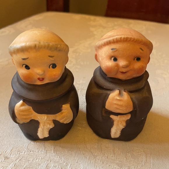 Vintage German Goebel Friar Tuck salt and pepper shakers from 1950s, EUC - Picture 2 of 10